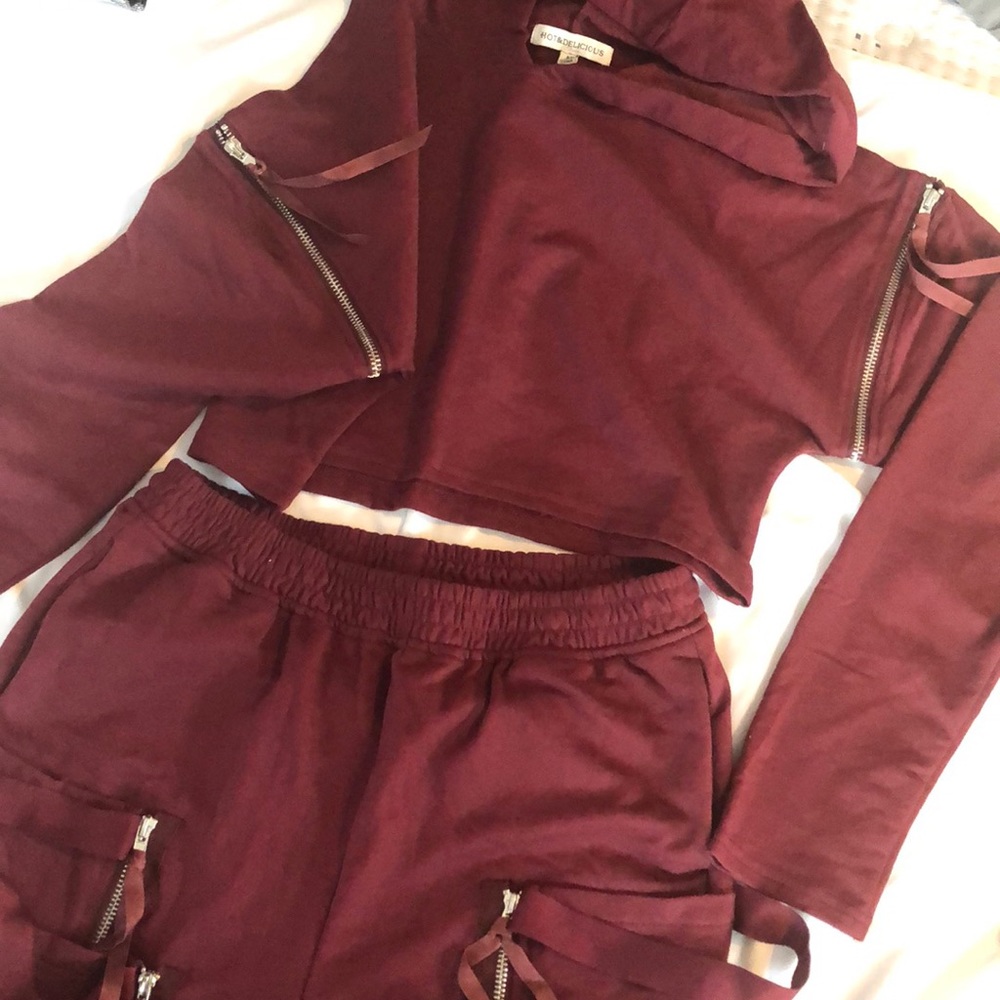 Jogger set (never been worn ) runs small